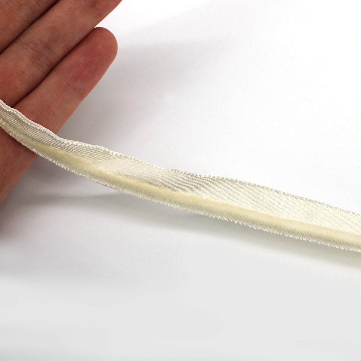 Velvet Insertion - 11mm - by the metre - 6431