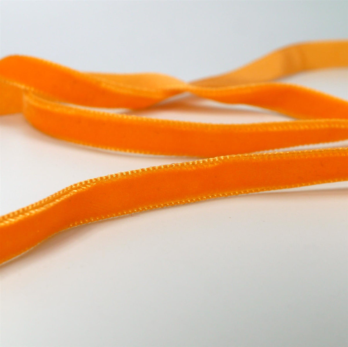Narrow Velvet Ribbon - 9mm x 10 metres - 6002