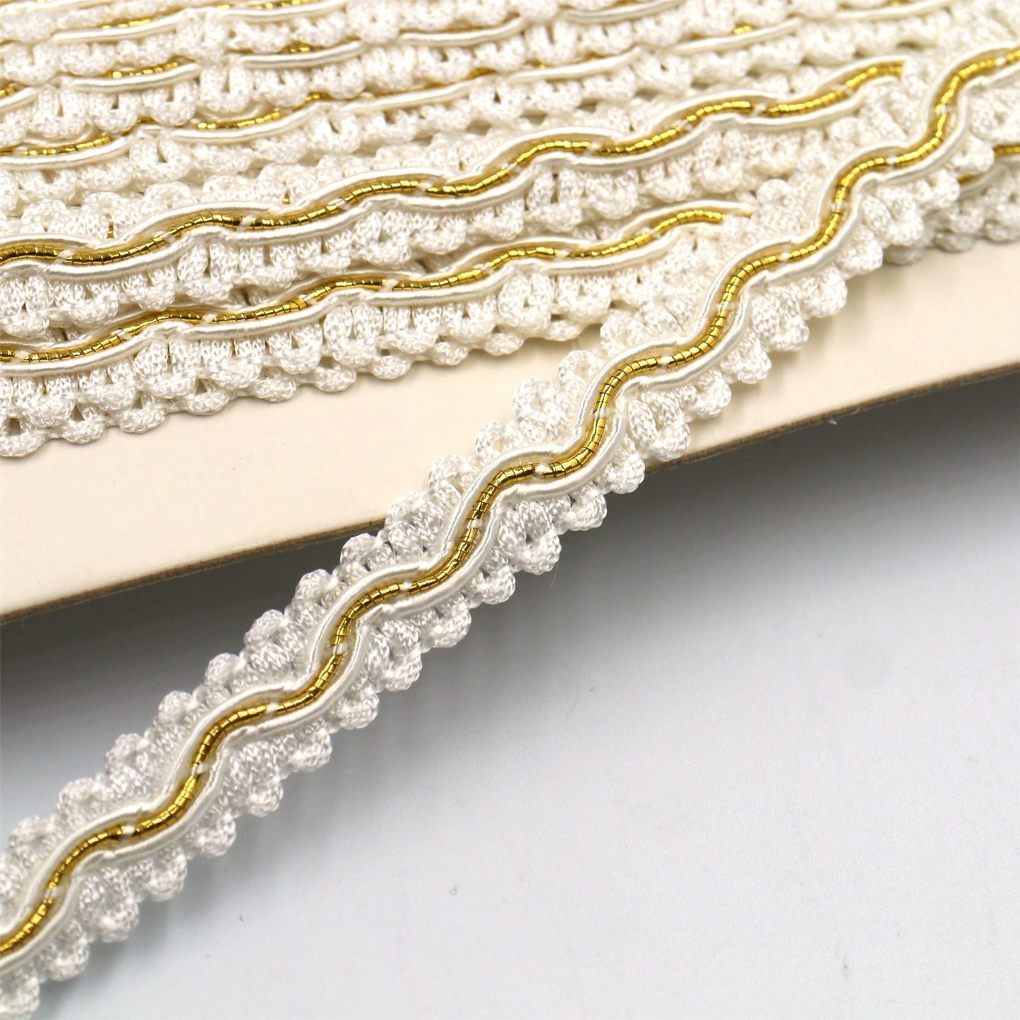 Vintage Braid with Metallic Wave - 10mm - by the metre - 1724