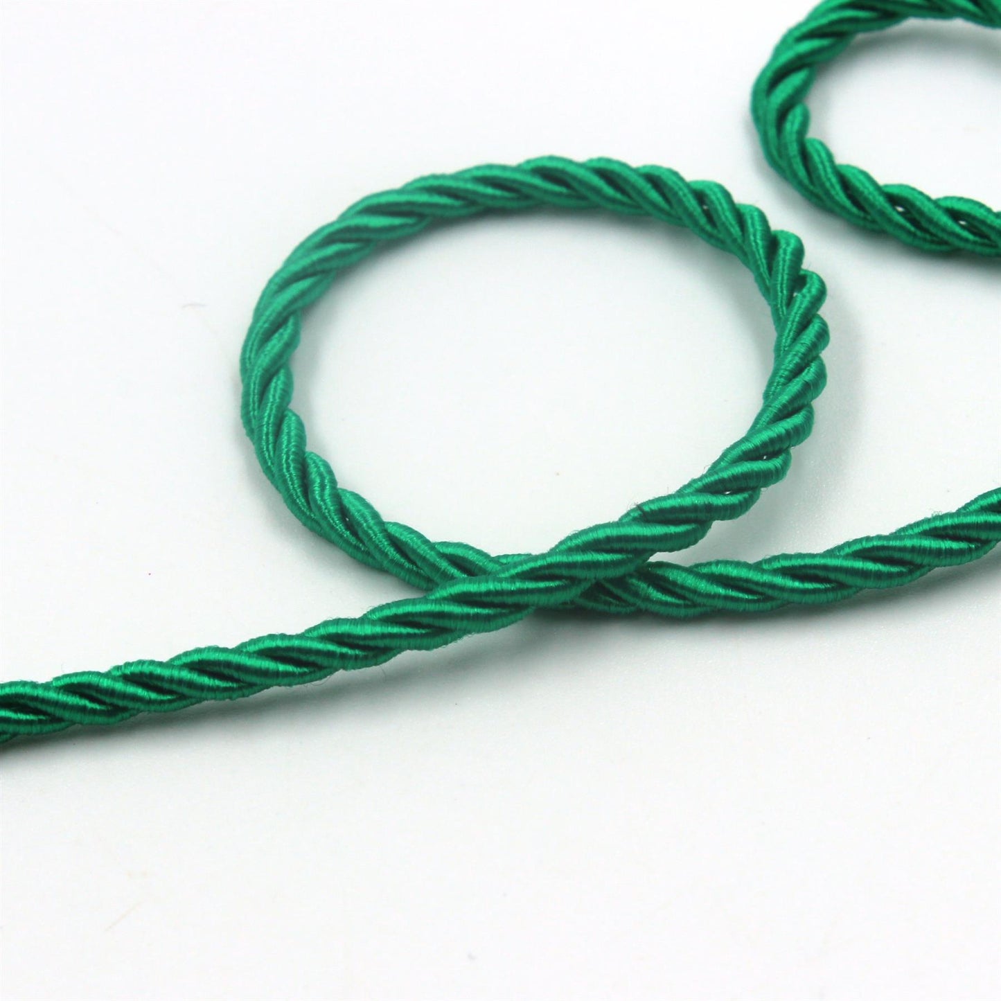 Silky Twisted Cord 8330