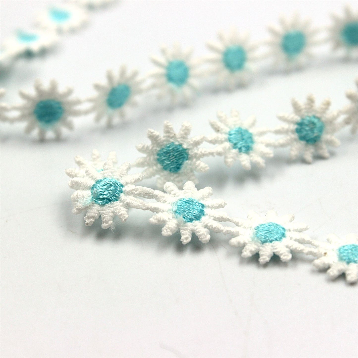 White Daisy Lace with Colourful Centre - 12mm - by the metre - 5427
