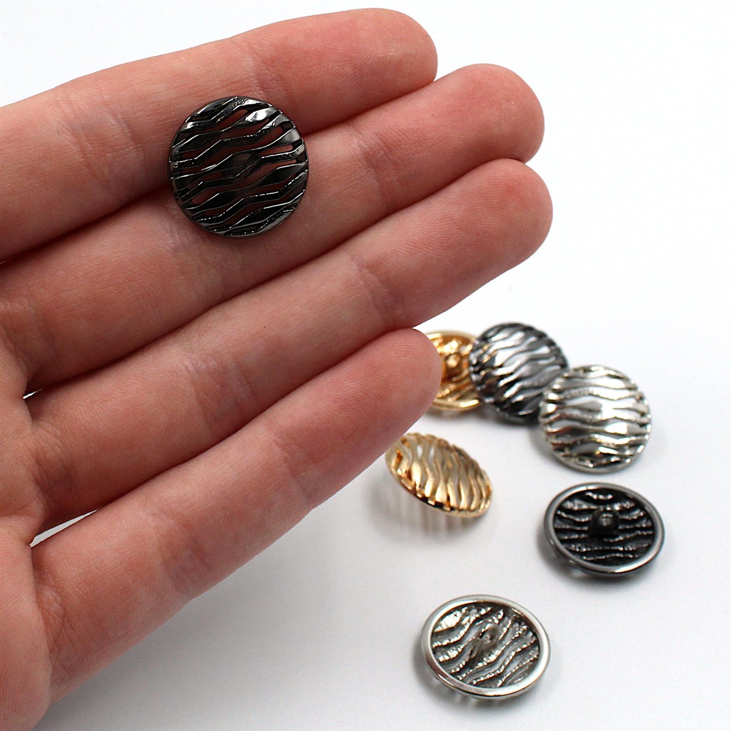 Wavy Metal Shank Button - 28L (18mm) x 1 - 5572