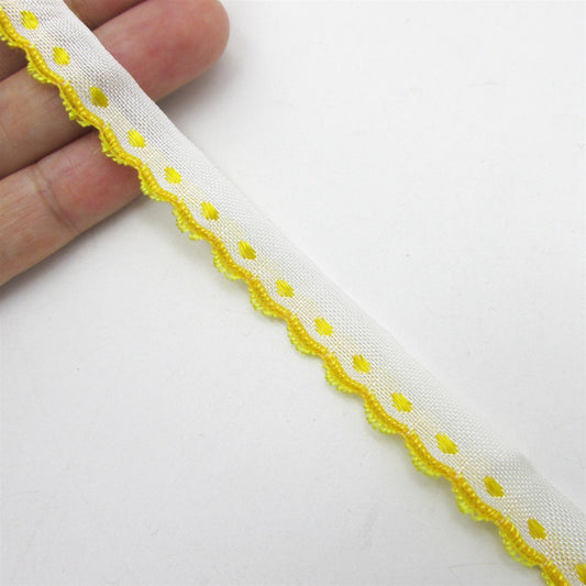 Scalloped Braid With Spots White Yellow 10mm x1m - 4015
