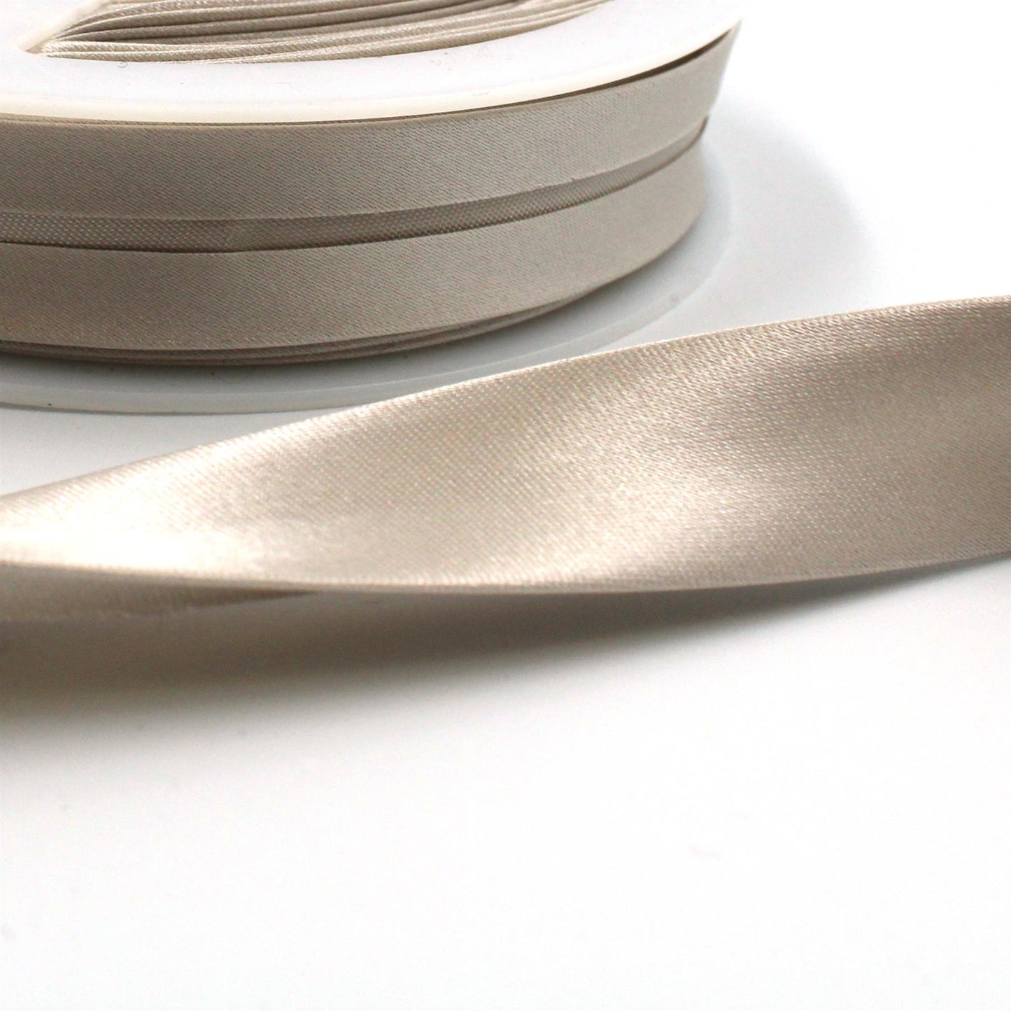 Satin Folded Bias Binding 19mm x 25m - 6304