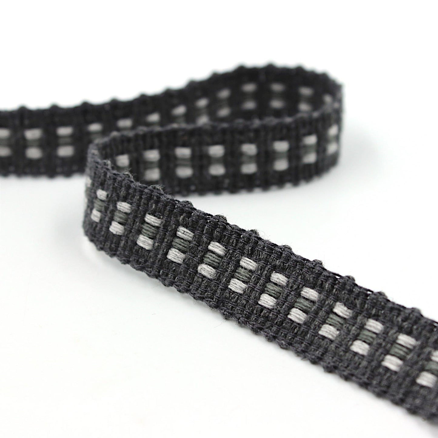Woven Tri-Stitch Flat Furnishing Braid 18mm x1m - 5566