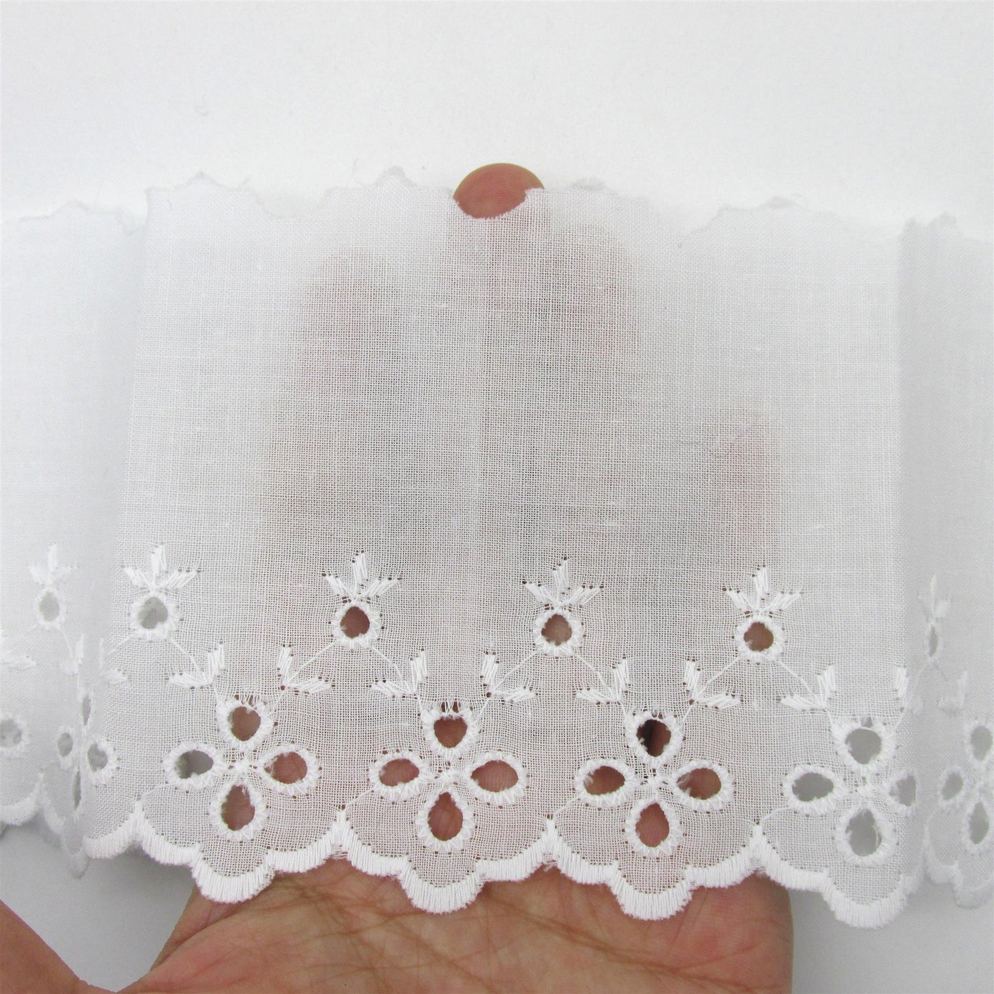 Broderie Anglaise with Flower Design - White - 10cm - by the metre - 8656