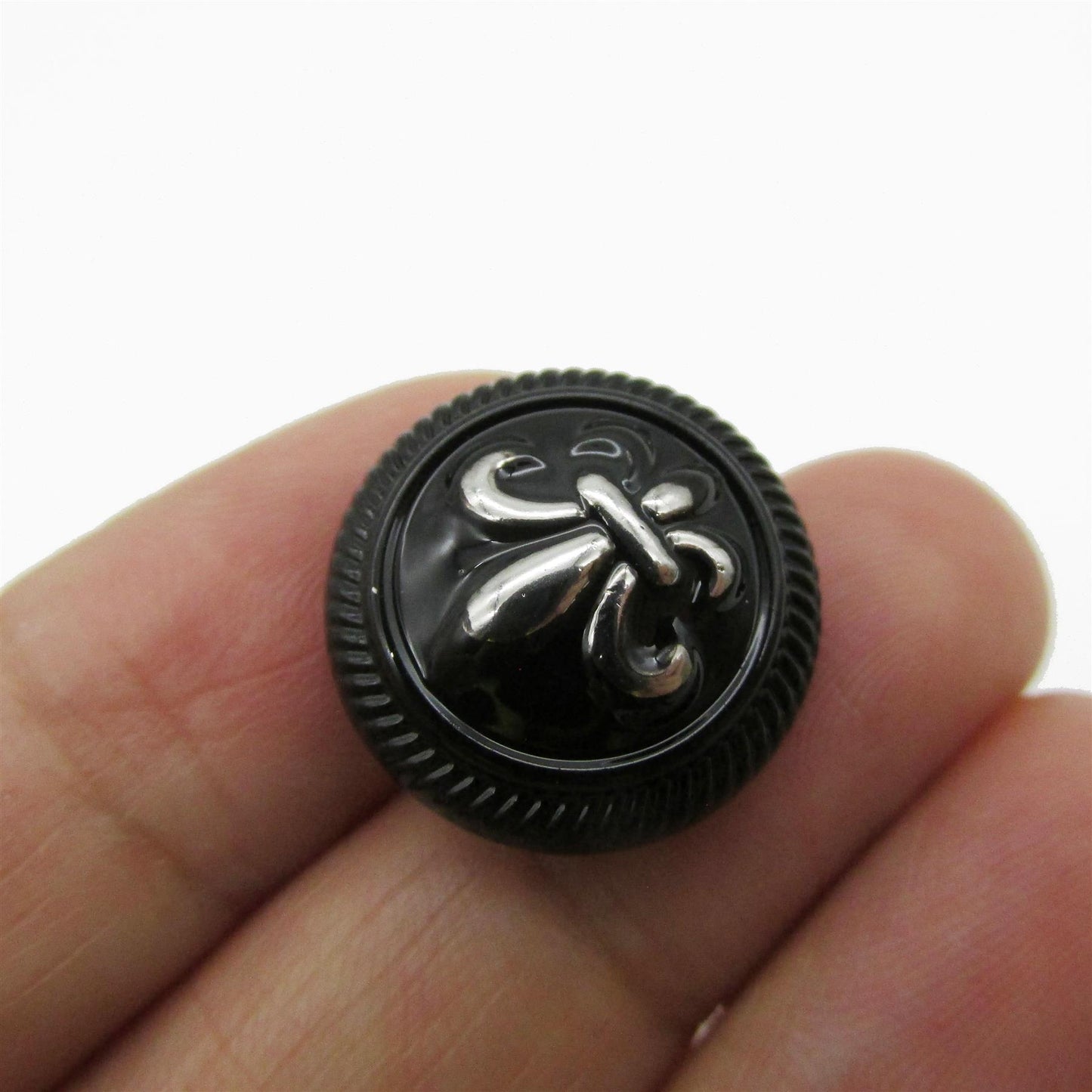 Fleur De Lys Button 4401