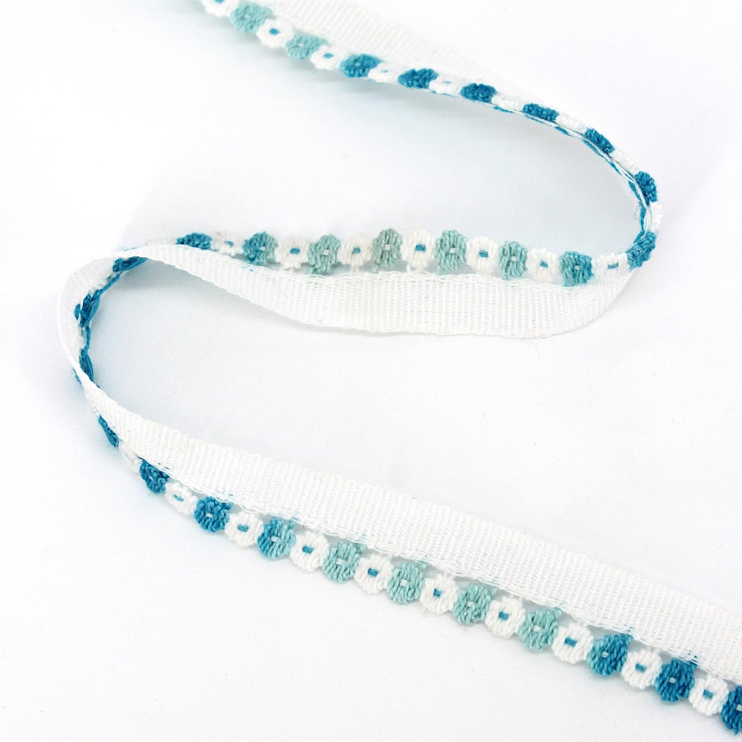 Small Flower Trim - 17mm - by the metre - 4743