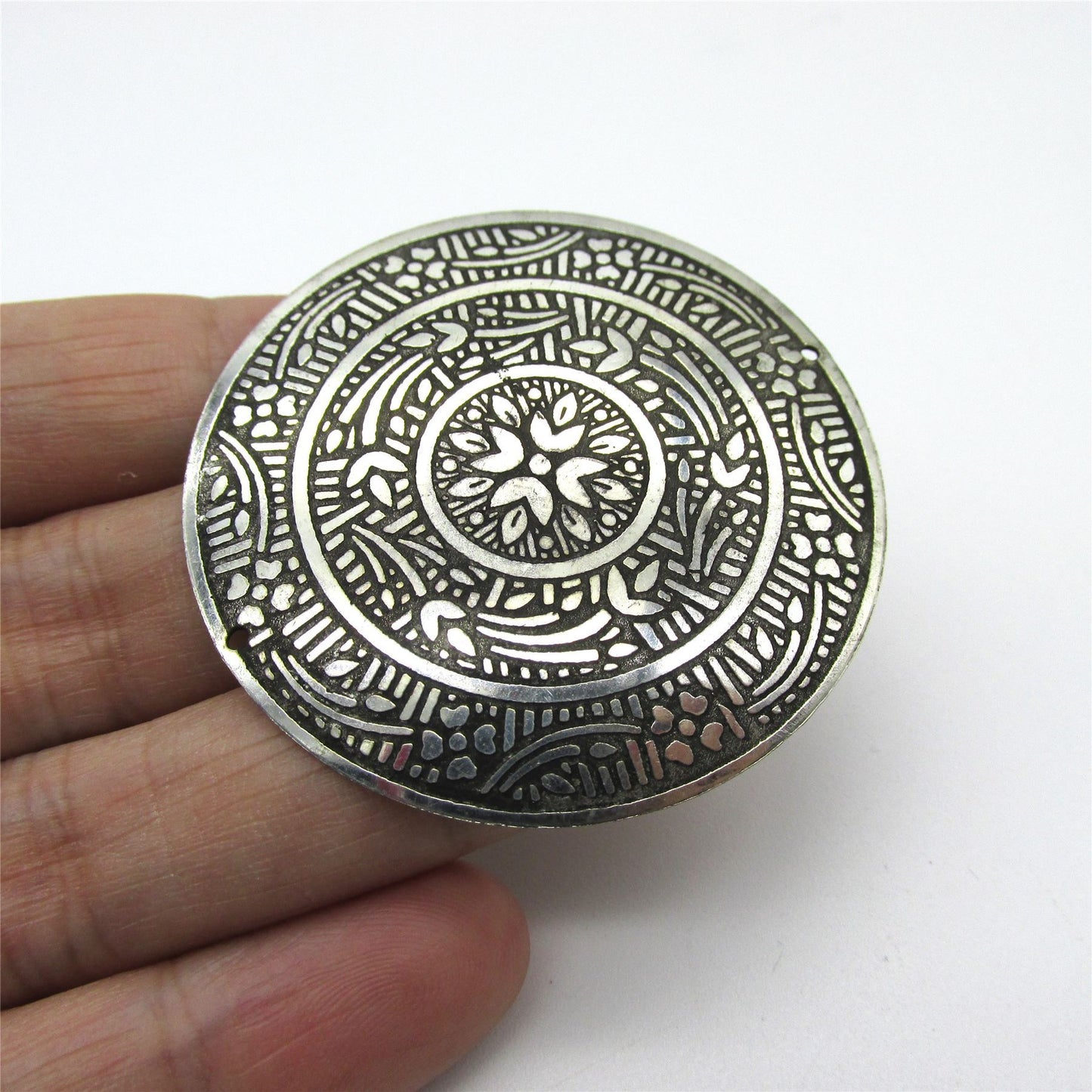 Round Patterned Metal Plate - Silver - 47mm - 9983