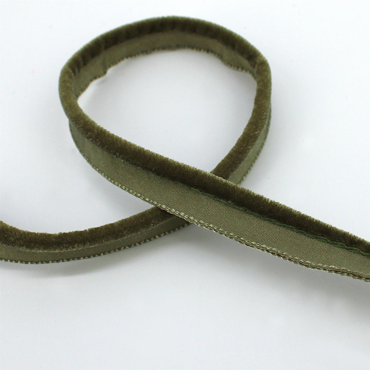 Velvet Insertion - 11mm - by the metre - 6431
