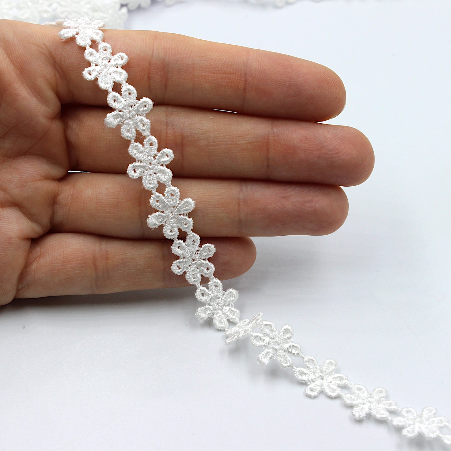 Small Daisy Lace 12mm 7413