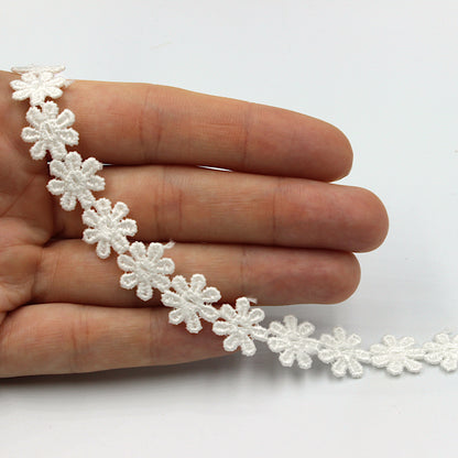 Small Daisy Lace 12mm 7413