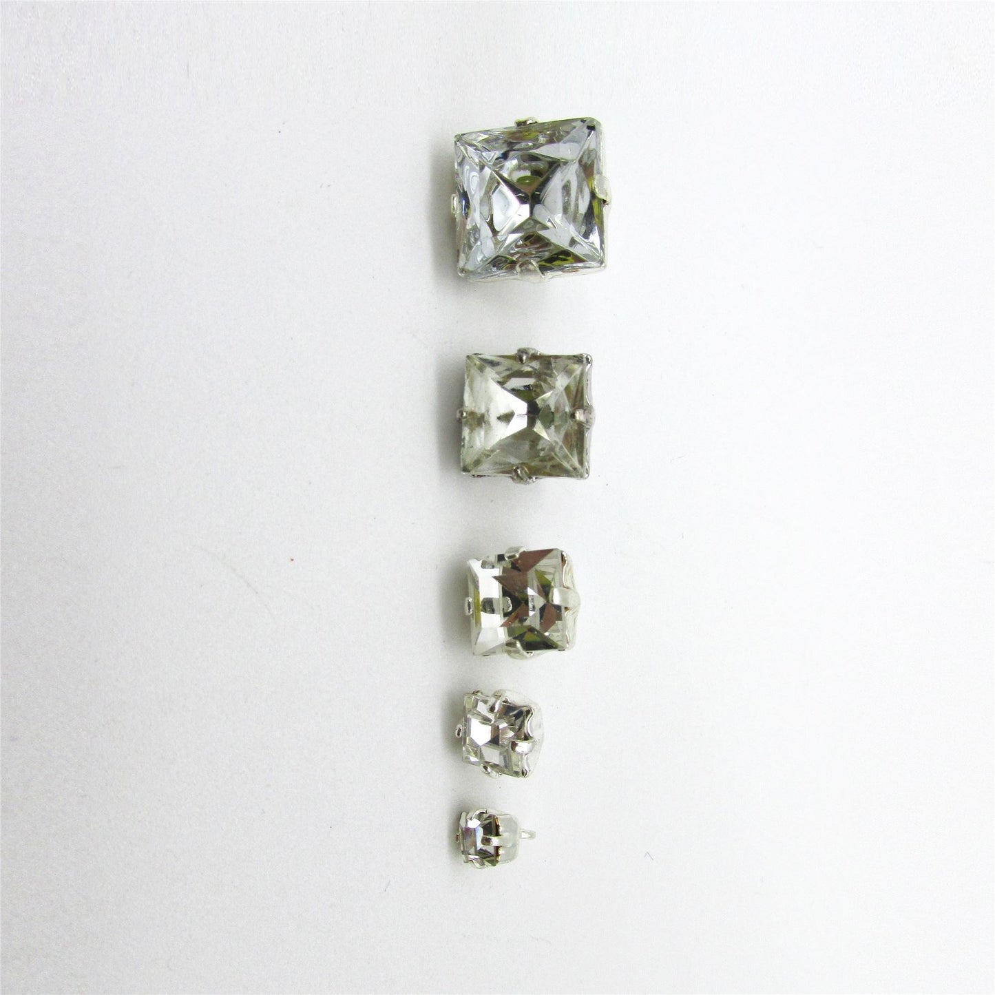 Square Single Diamante Button 4347