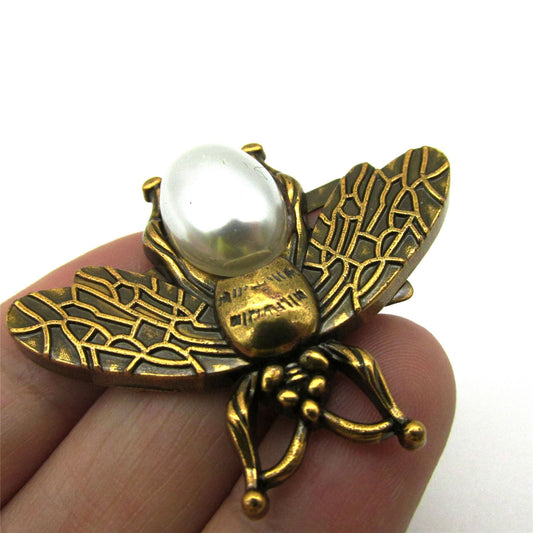 Metal Bee Motif With Double Prongs Gold 35x45mm 5276