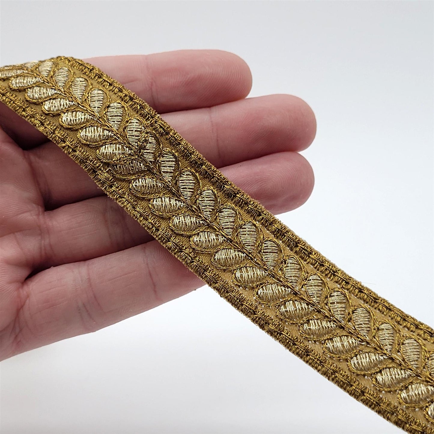 Embroidered Metallic Braid IMPERFECT 25mm 6872