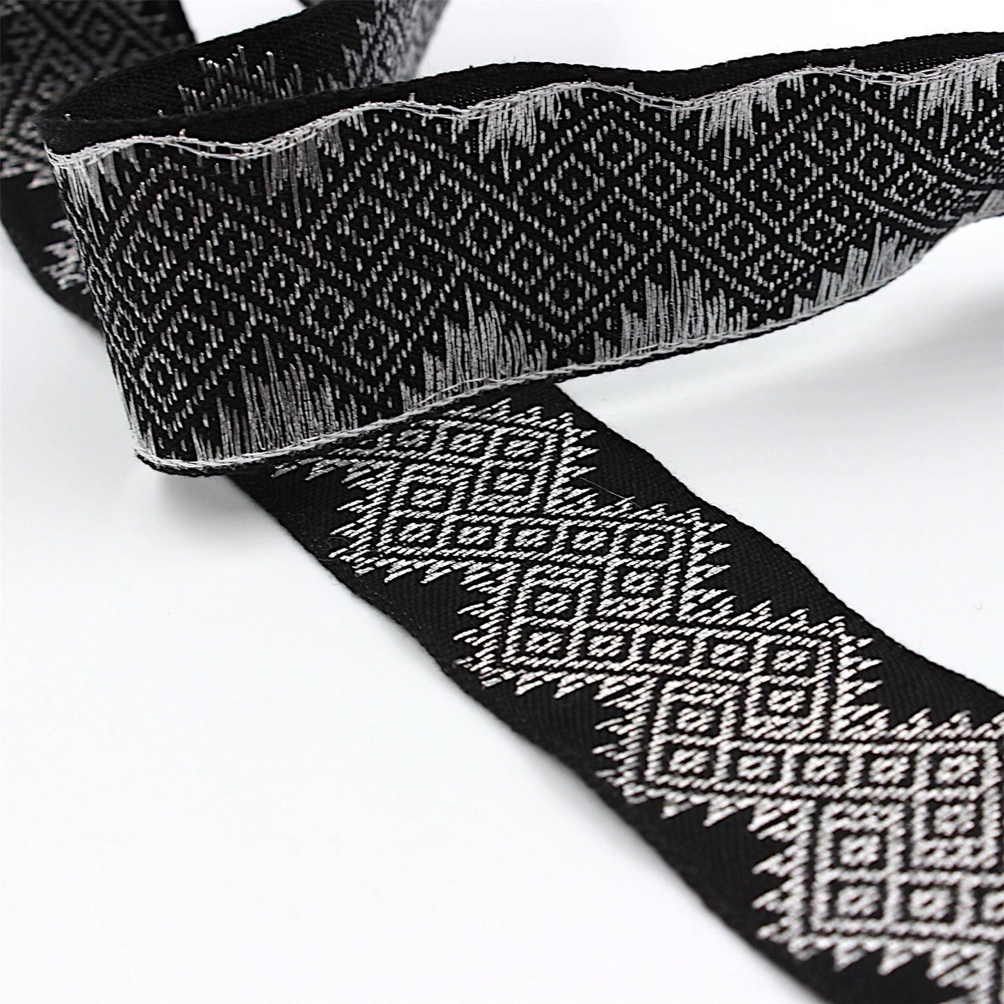 Diamond Pattern Braid BLACK SILVER 28mm 8426