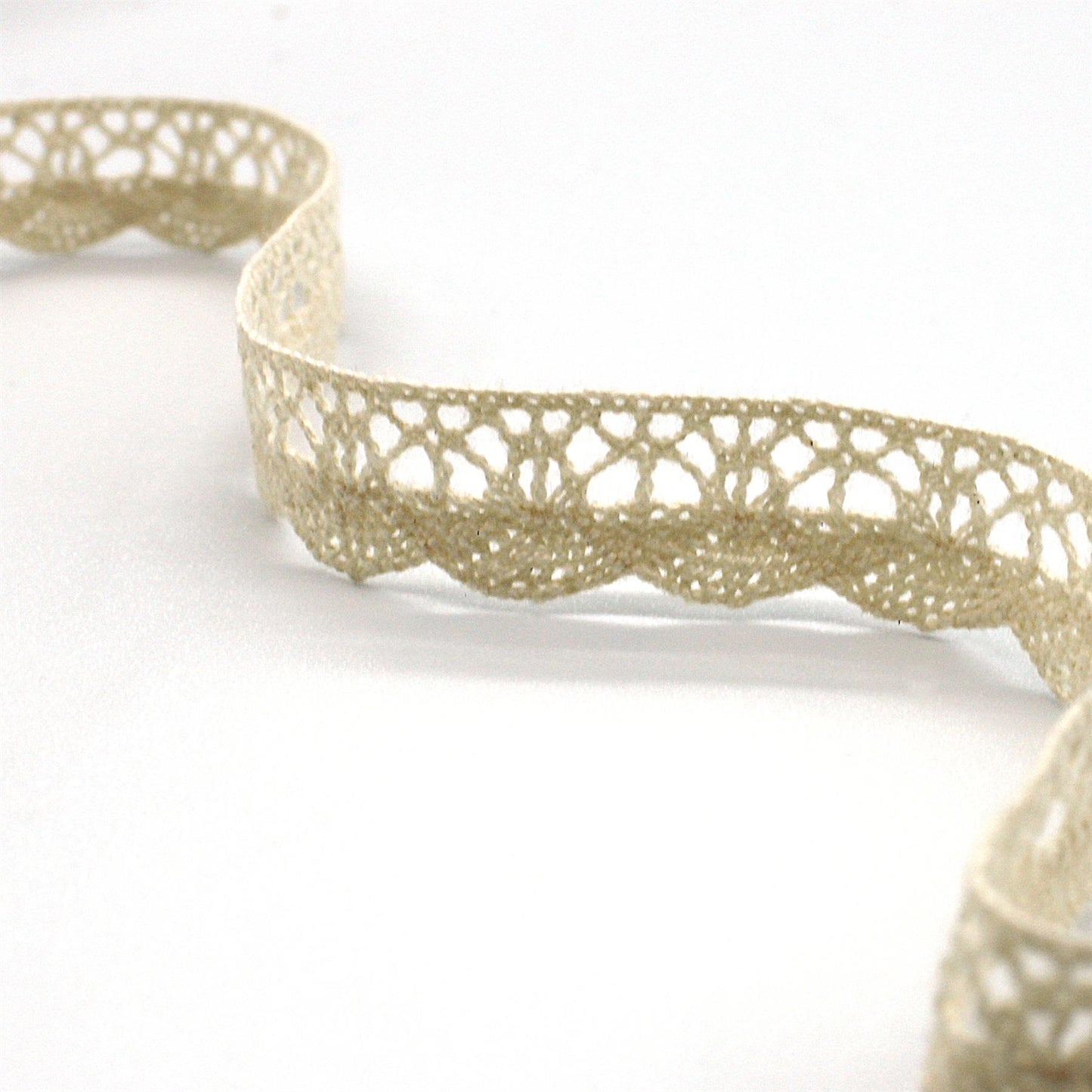 Scalloped Edge Cotton Lace - Natural - 15mm - by the metre - 5602