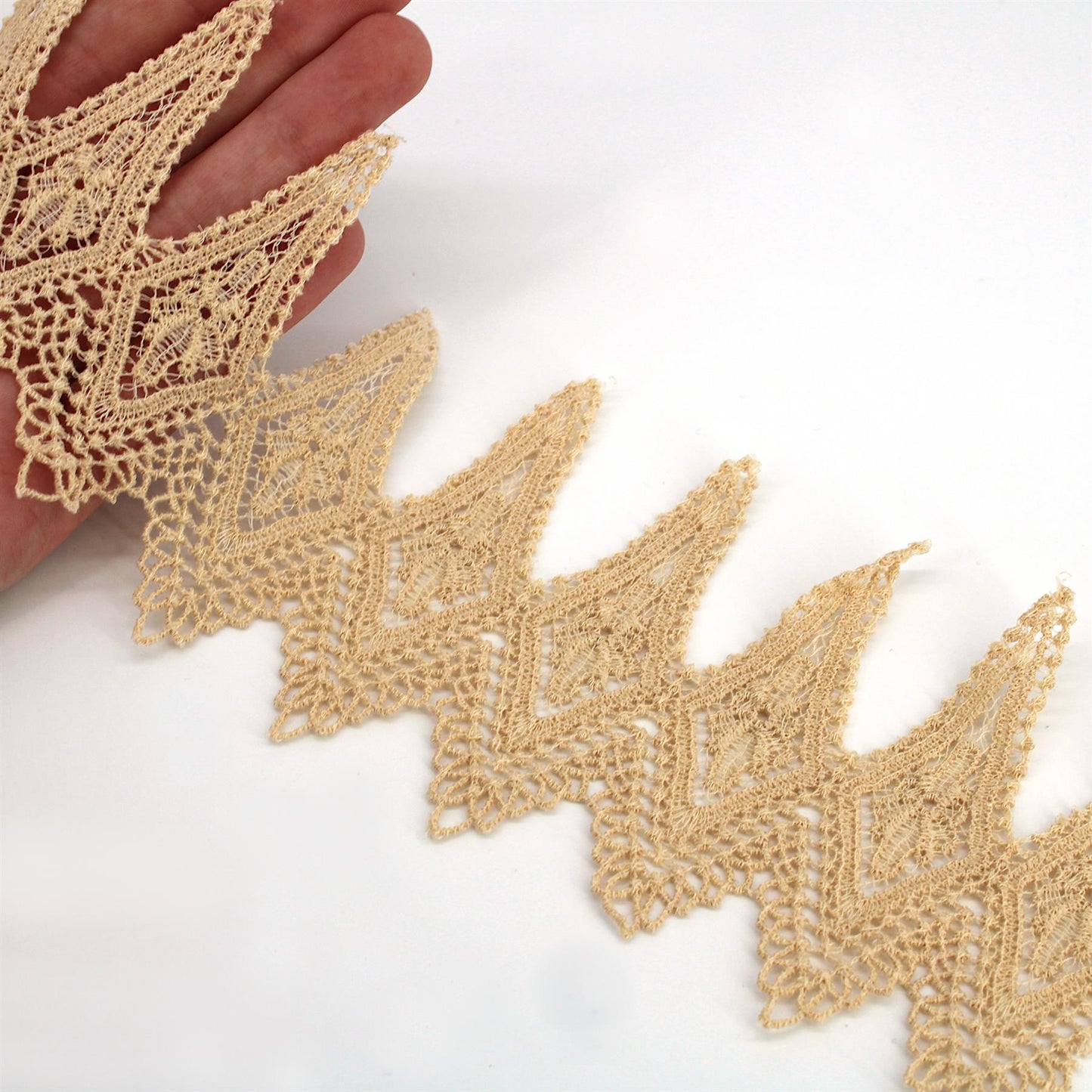 Diamond Design Lace Guipure - 90mm - by the metre - 8652