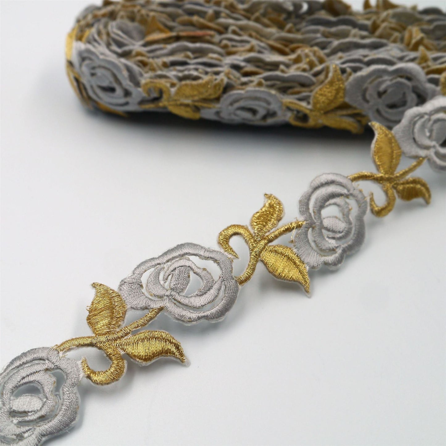 Iron-On Flower Braid 38mm 9091