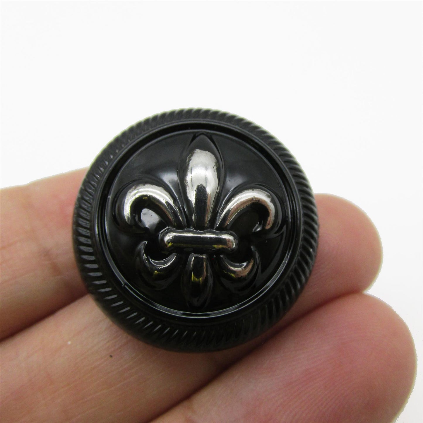 Fleur De Lys Button 4401