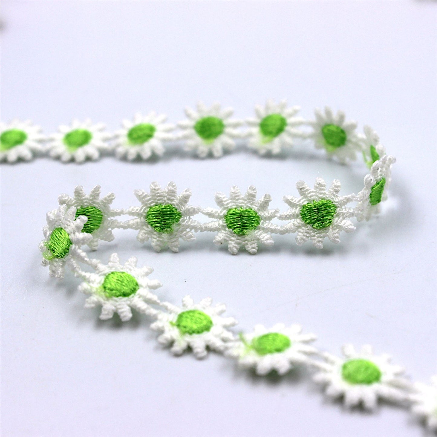 White Daisy Lace with Colourful Centre - 12mm - by the metre - 5427