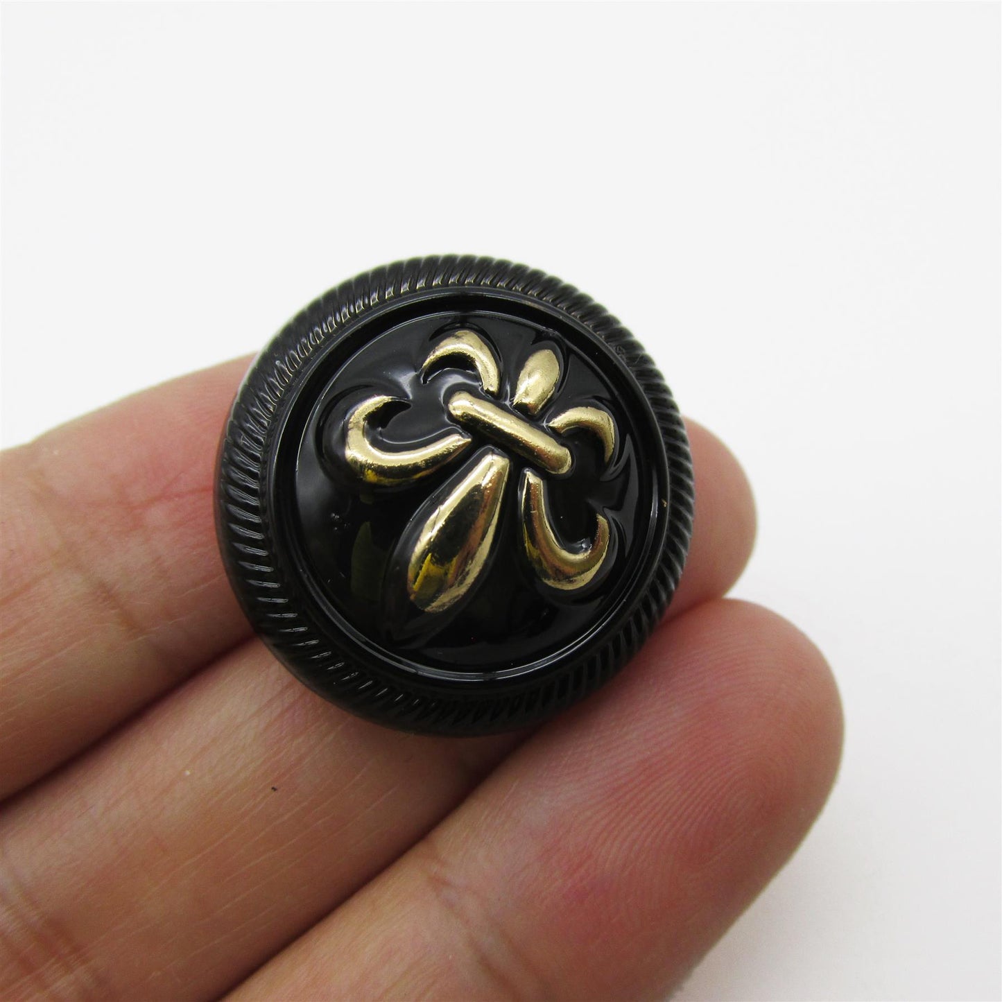 Fleur De Lys Button 4401