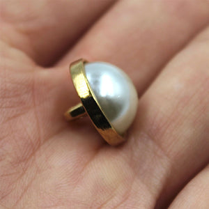 Button With Pearl Centre GOLD 24L 4456