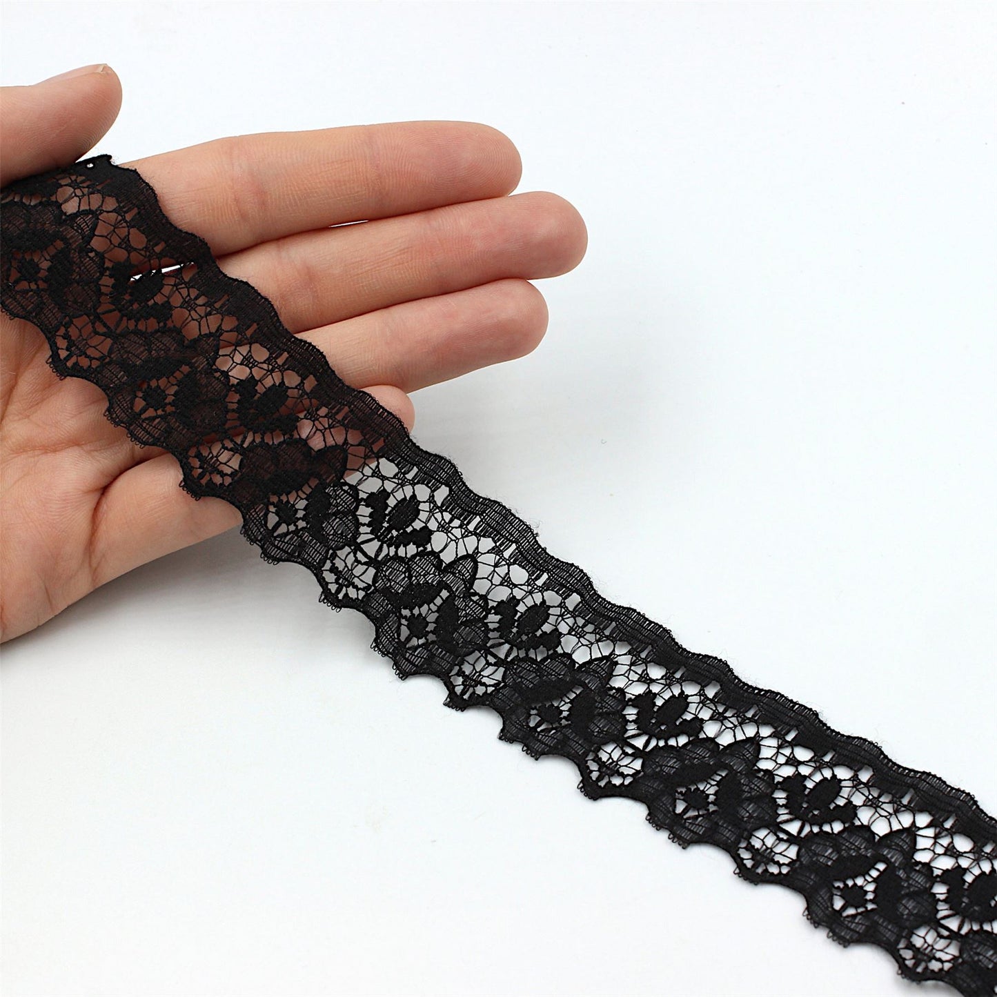 Small Flower Lace 30mm Wide 8460