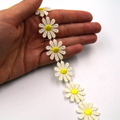 Daisy Braid with Colourful Centre - 25mm - by the metre - 6456