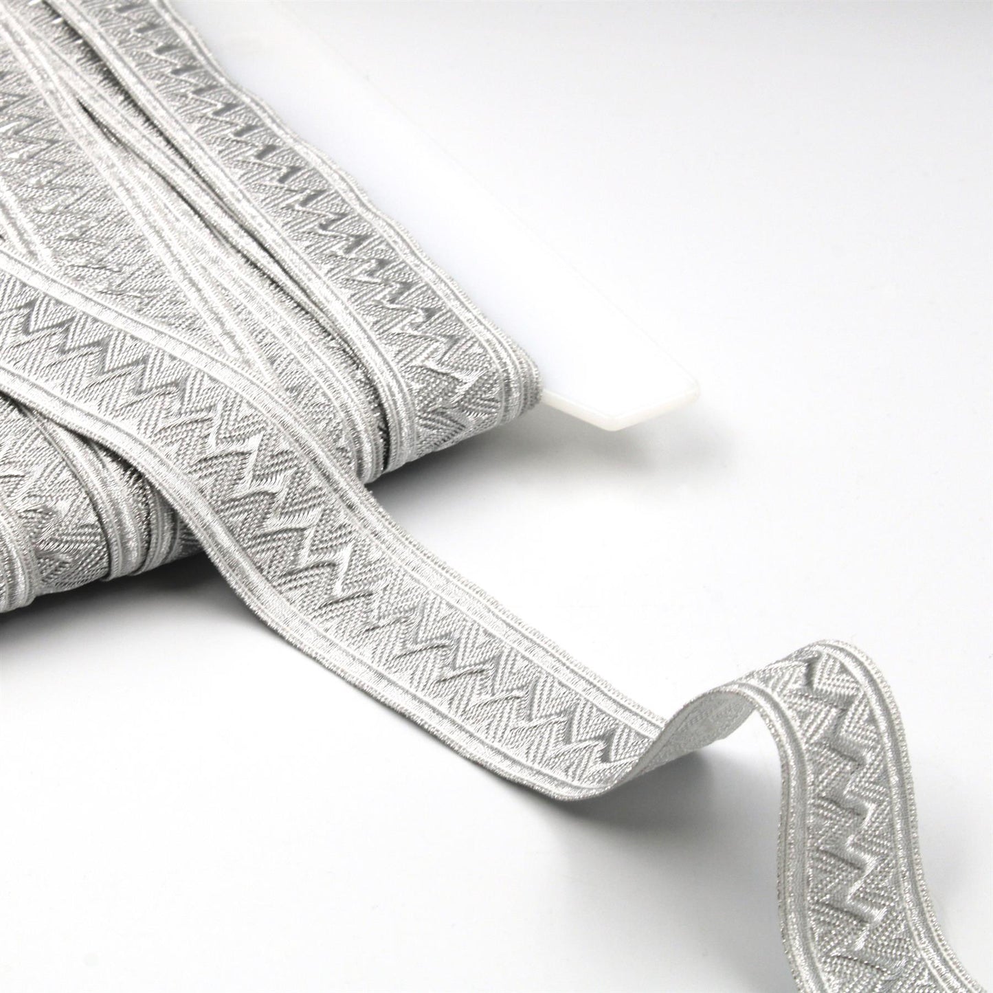 Zig Zag Patterned Metallic Braid x 1m - 8343