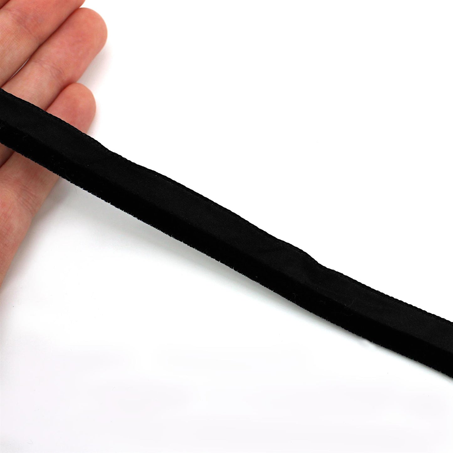 Velvet Insertion - 11mm - by the metre - 6431