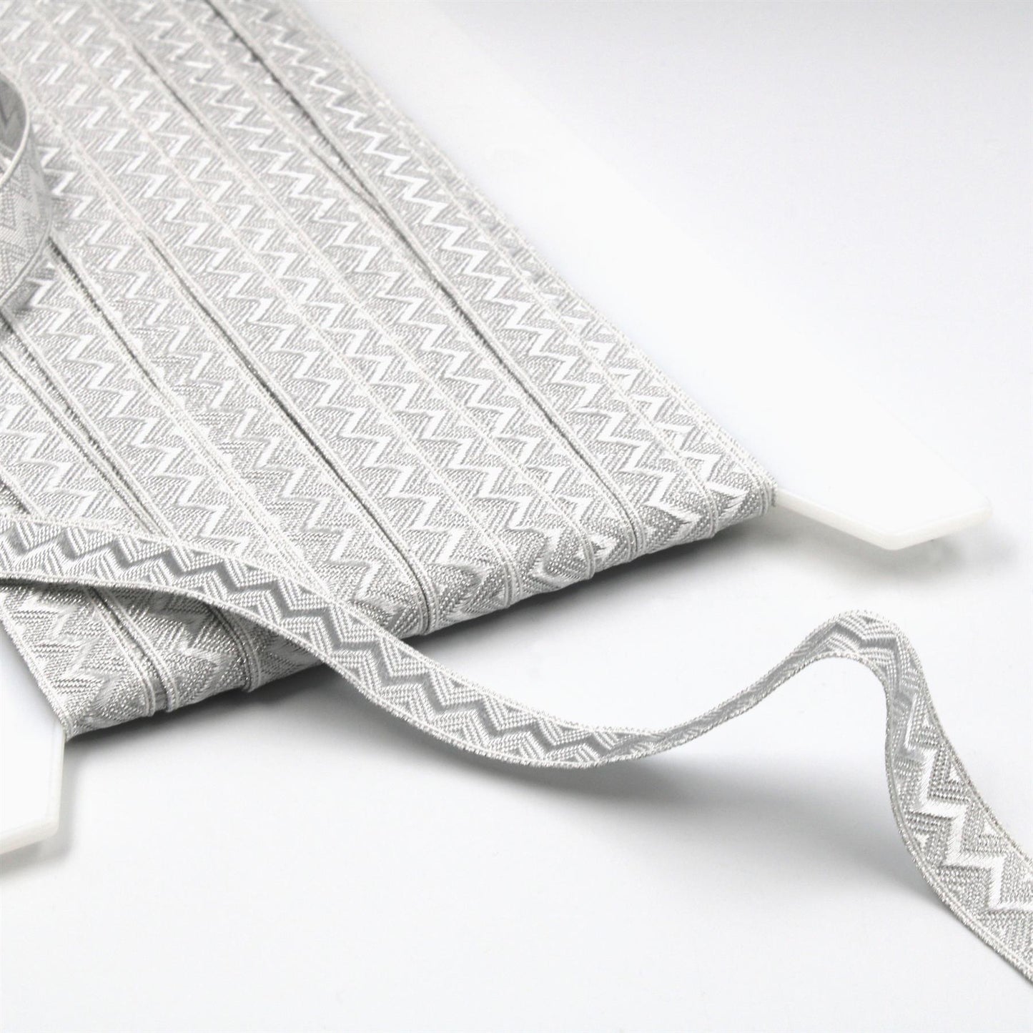 Zig Zag Patterned Metallic Braid x 1m - 8343