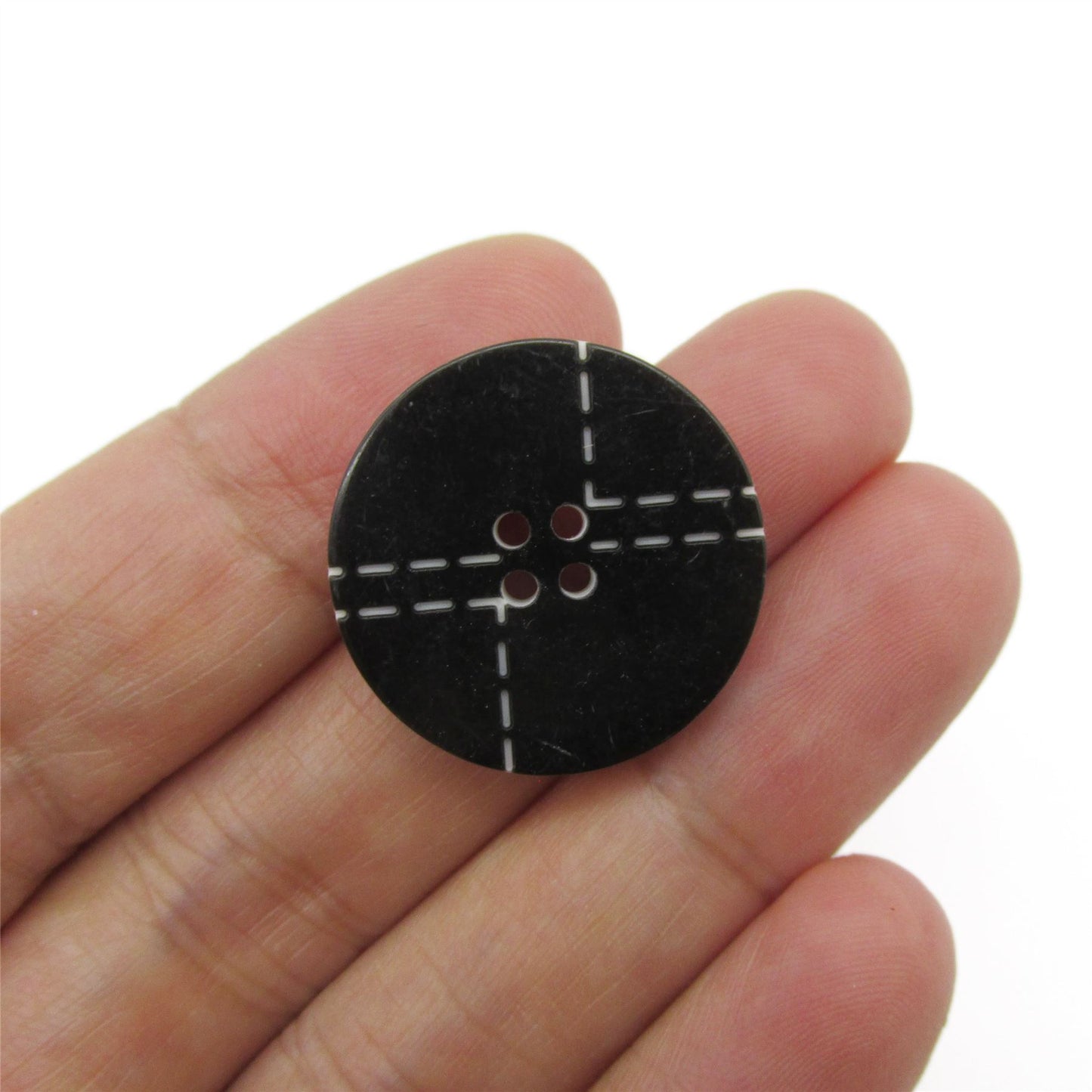 Button with Contrasting Stitch Pattern - 5324