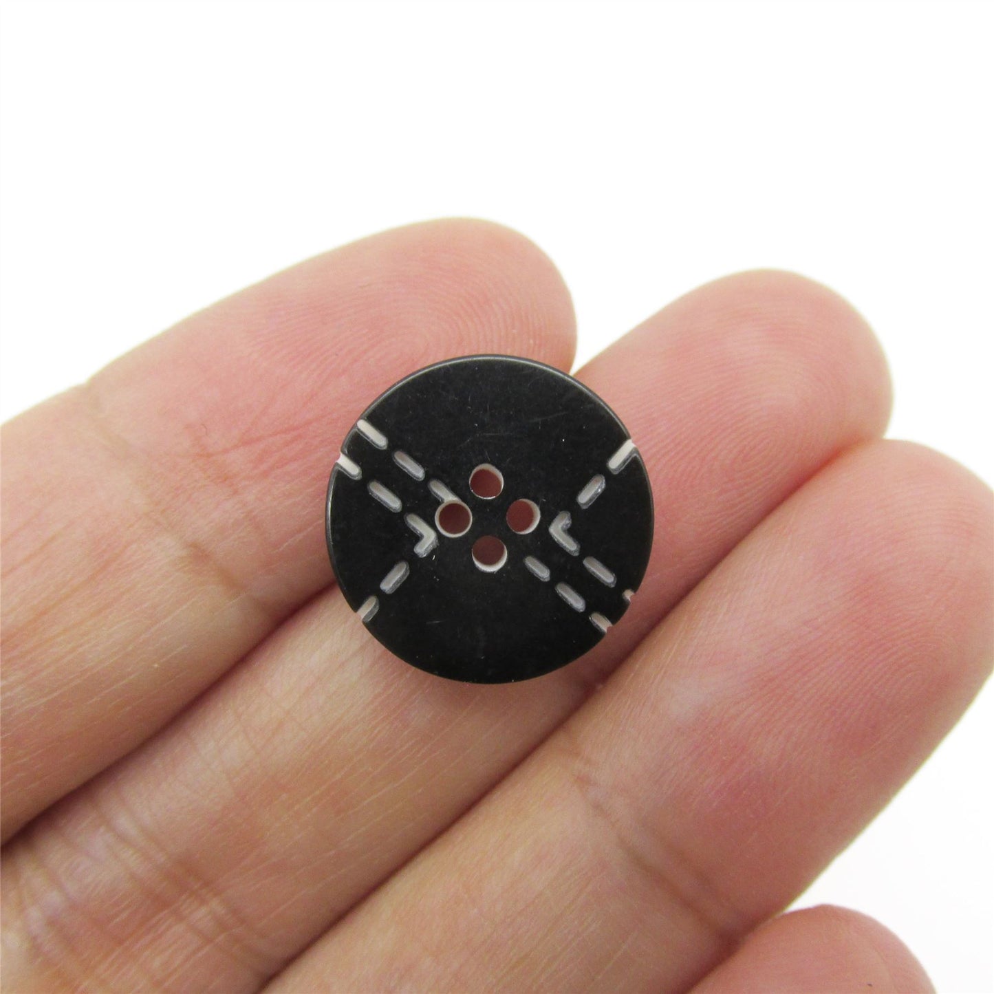 Button with Contrasting Stitch Pattern - 5324