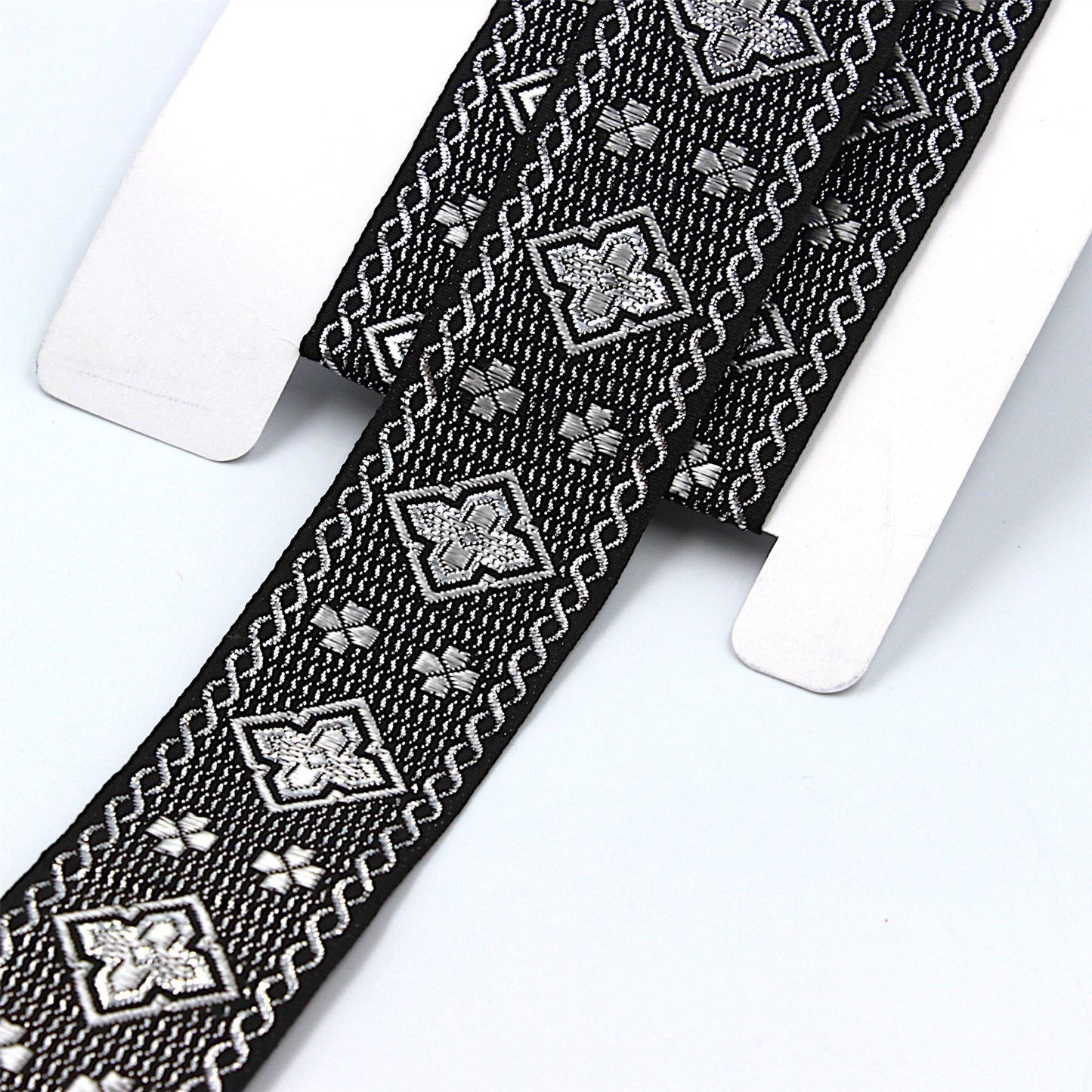 Patterned Metallic Braid 32mm 8770