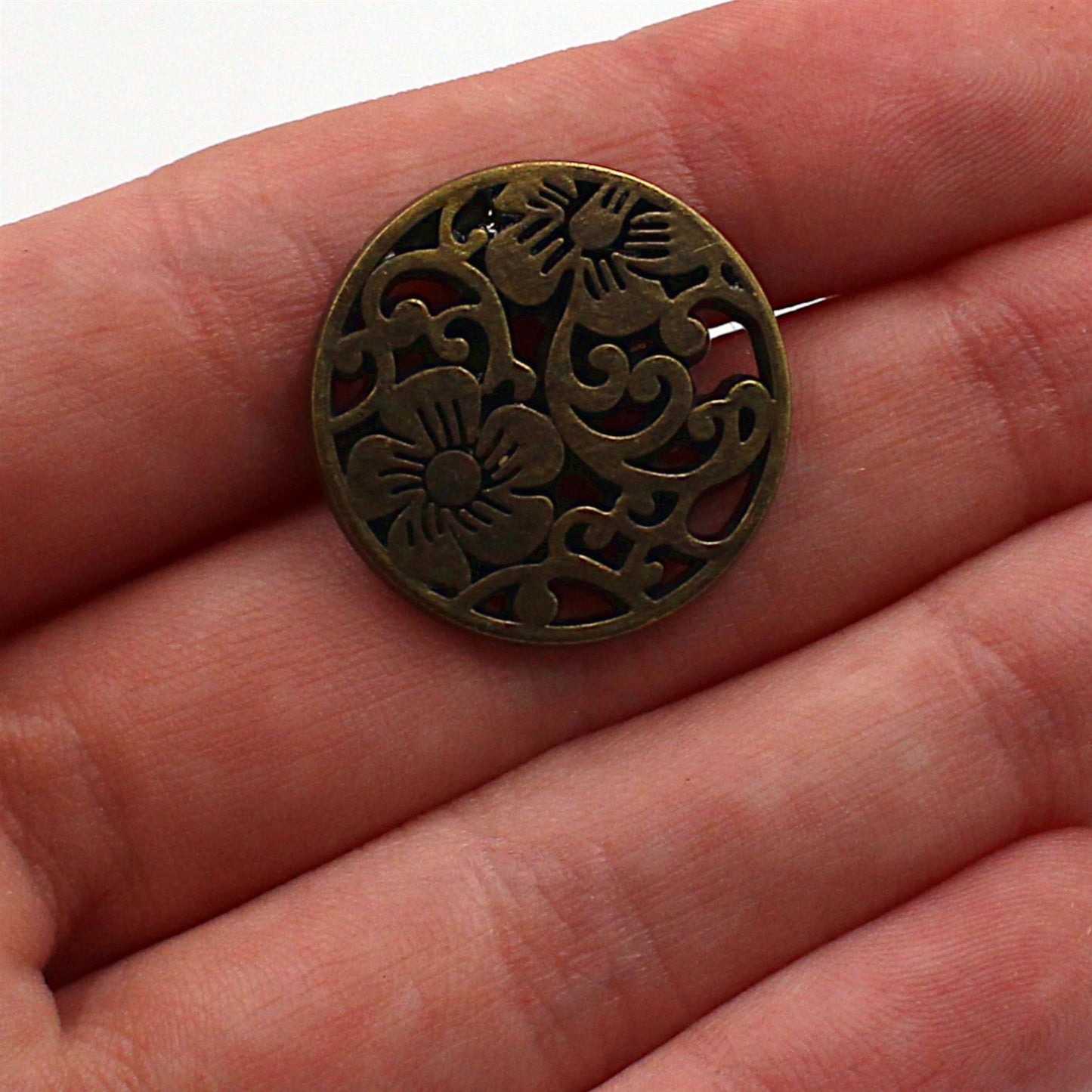 Floral Filigree Metal Shank Button x 1 - 5574