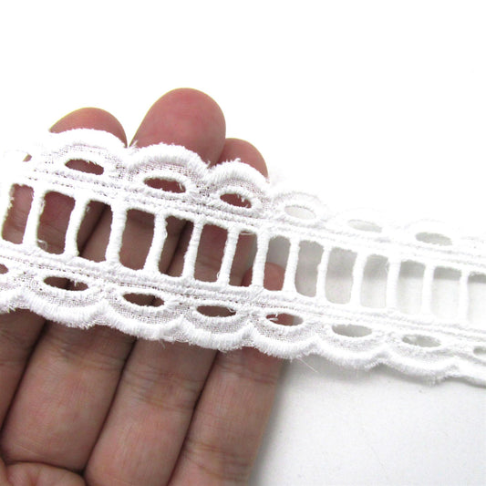 Double Scalloped Cotton Rich Ladder Braid - White - 37mm x 1m - 5553